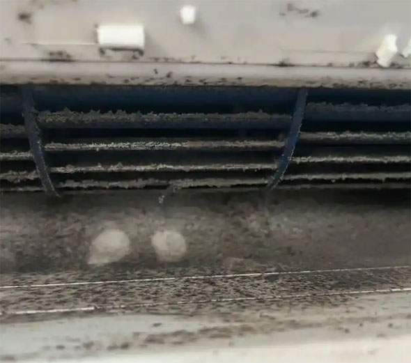 济宁空调吹的风有股烧焦味是怎么回事